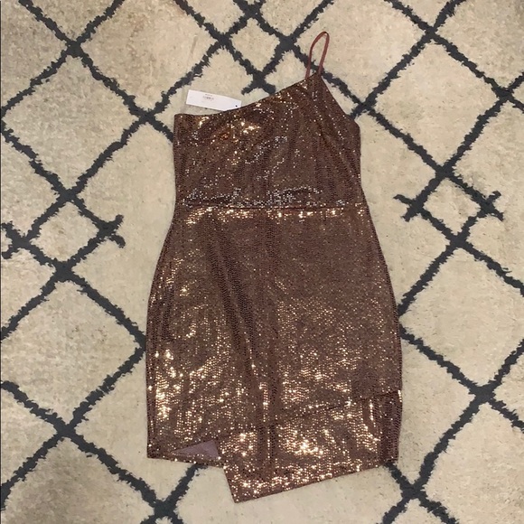 Dresses & Skirts - NWT Rose Gold sequin dress